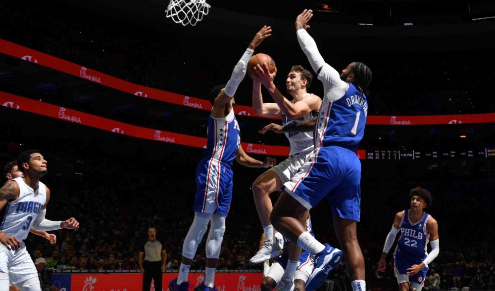 精彩对决：两支球队鏖战至最后一刻的简单介绍