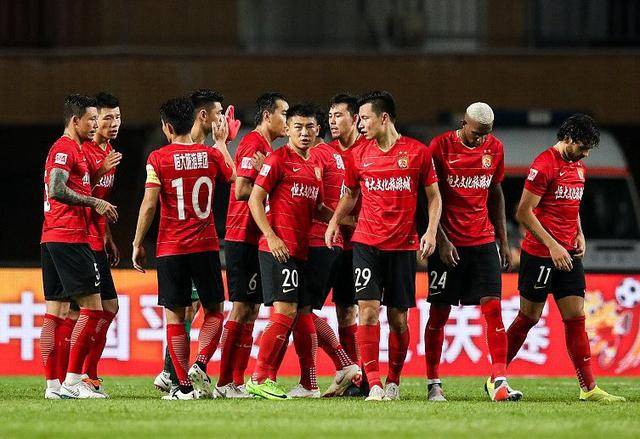 关于广州恒大客场大胜长春亚泰，继续领跑积分榜的信息