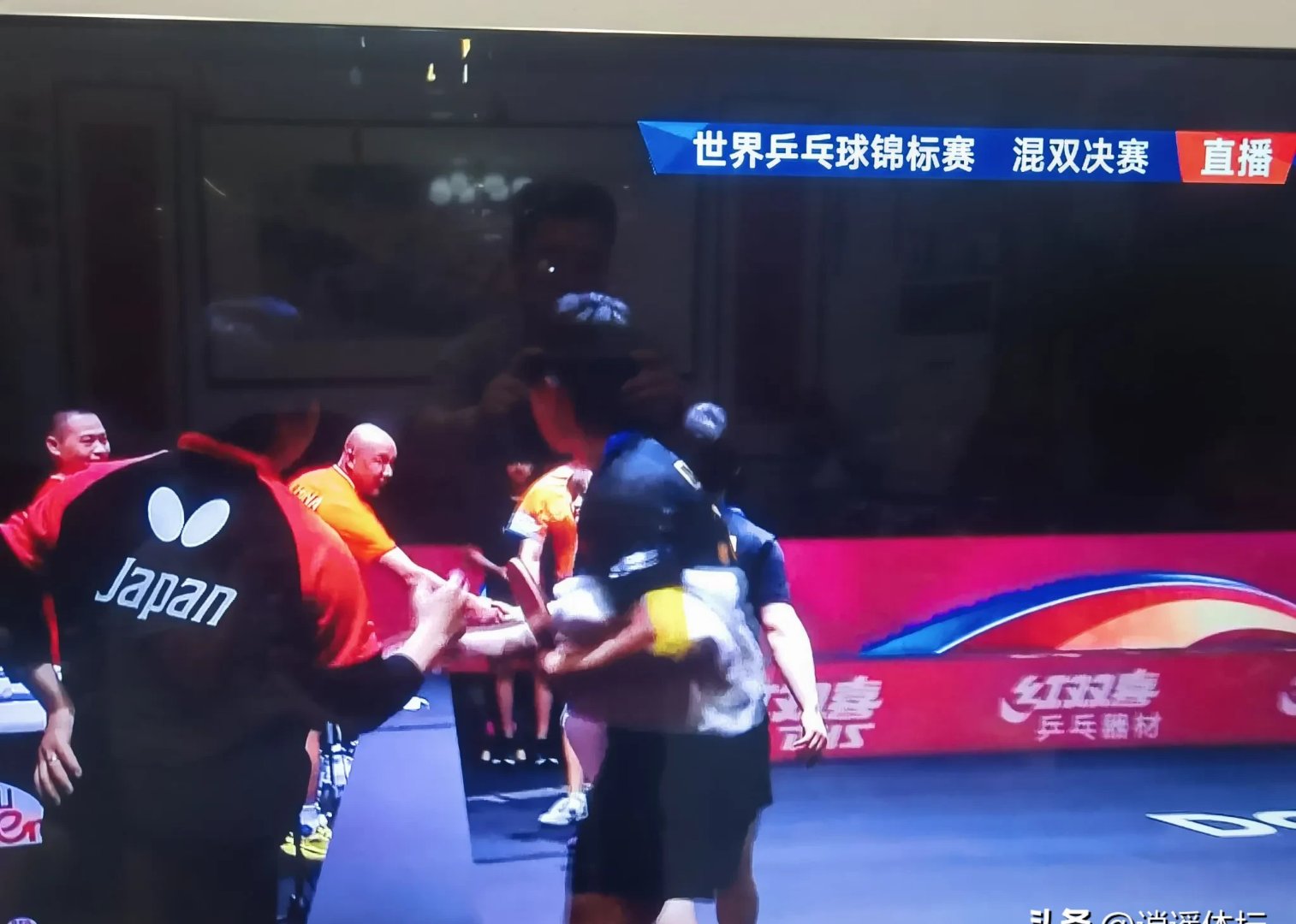 难分胜负!球队在比赛中势均力敌 难分胜负!球队在比赛中势均力敌