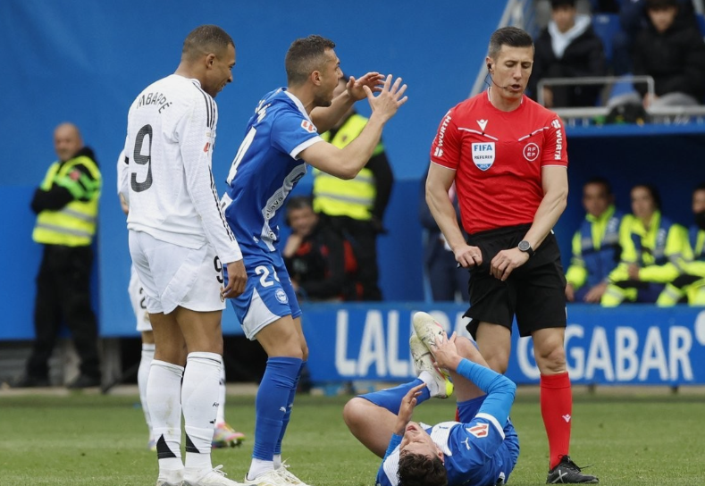 西甲|德国夺冠,争议判罚 西甲|德国夺冠,争议判罚