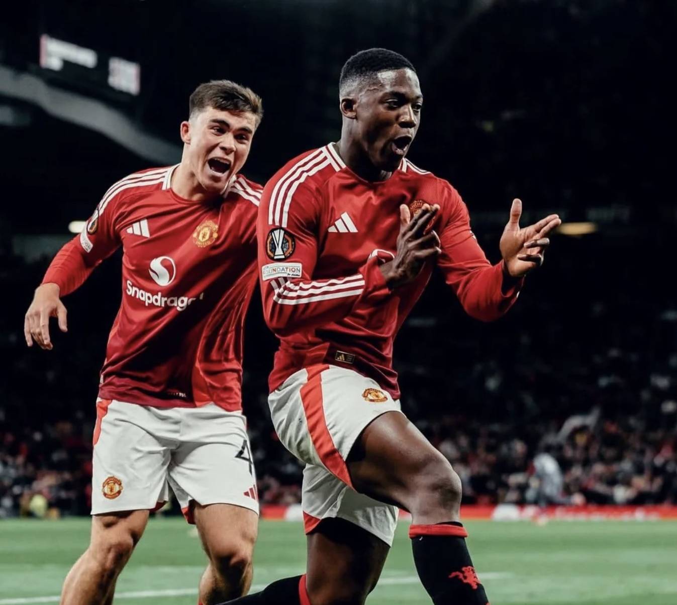 关于里昂球员团结一致，战胜强敌的信息