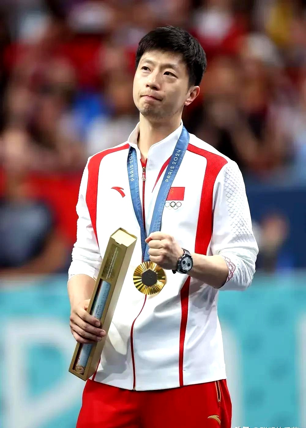 中国选手刘国梁在亚运会射箭项目中夺金