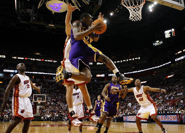 欧洲篮球盛事竞技激烈,各队争夺无情上演的简单介绍 欧洲篮球盛事竞技激烈,各队争夺无情上演的简单介绍