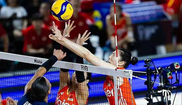 勒沃库森横扫法国,费兰·托雷斯高光表现的简单介绍 勒沃库森横扫法国,费兰·托雷斯高光表现的简单介绍