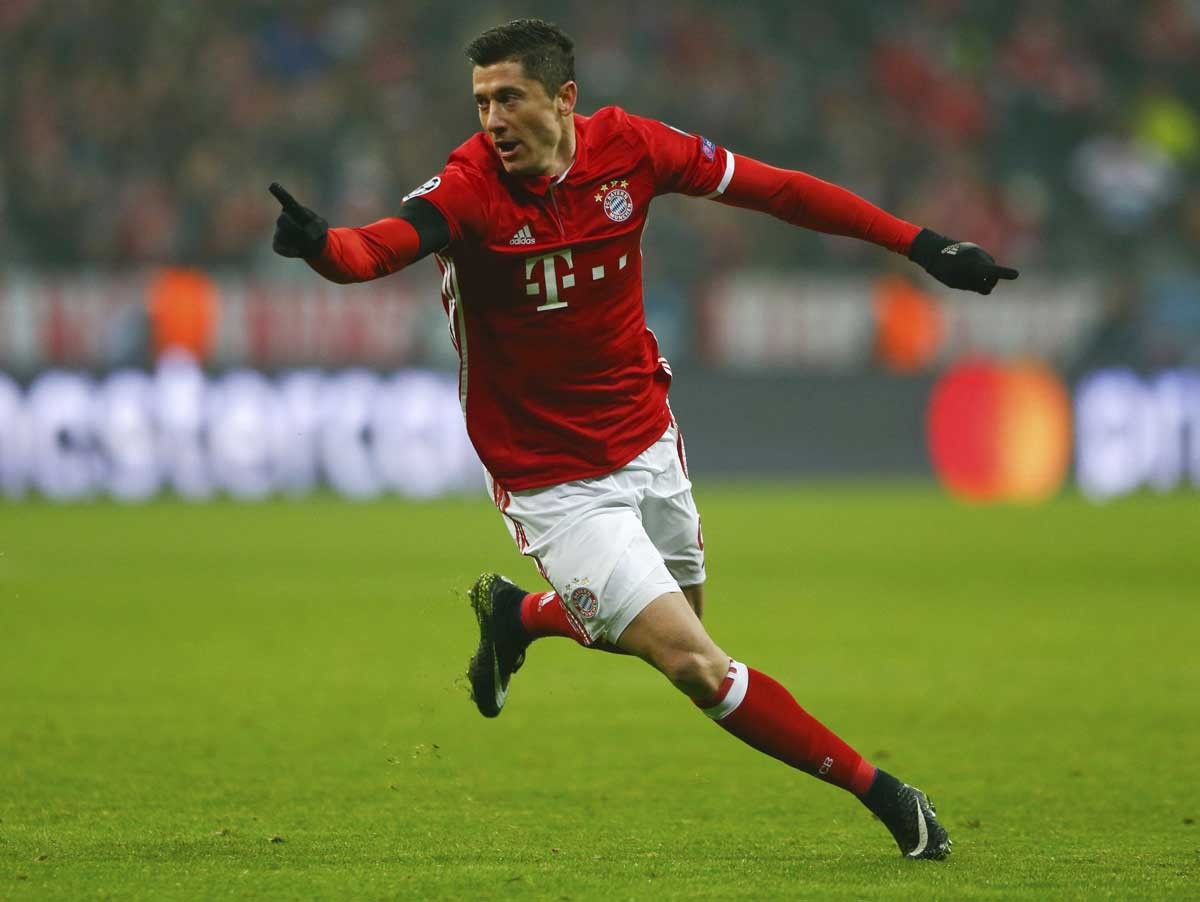 关于阿森纳横扫曼城，莱万完成帽子戏法的信息