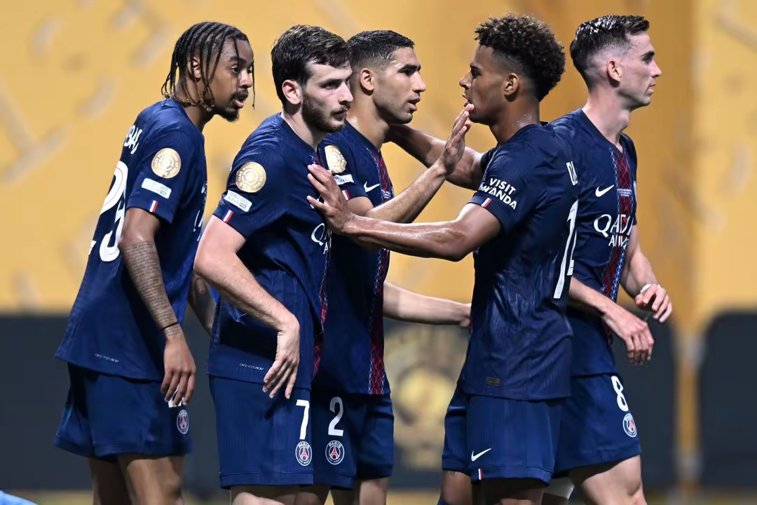 巴黎完胜土耳其，库尔图瓦扛起全队