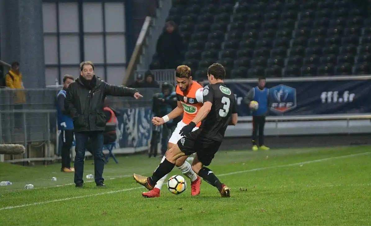 里尔主场不敌对手，遭遇失利