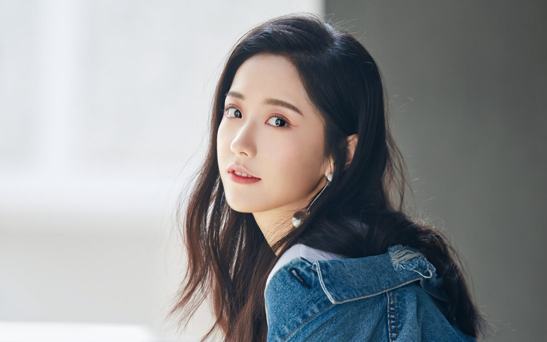 天才闪光与机器轰鸣,维尼修斯的艺术与英格兰的工业足球