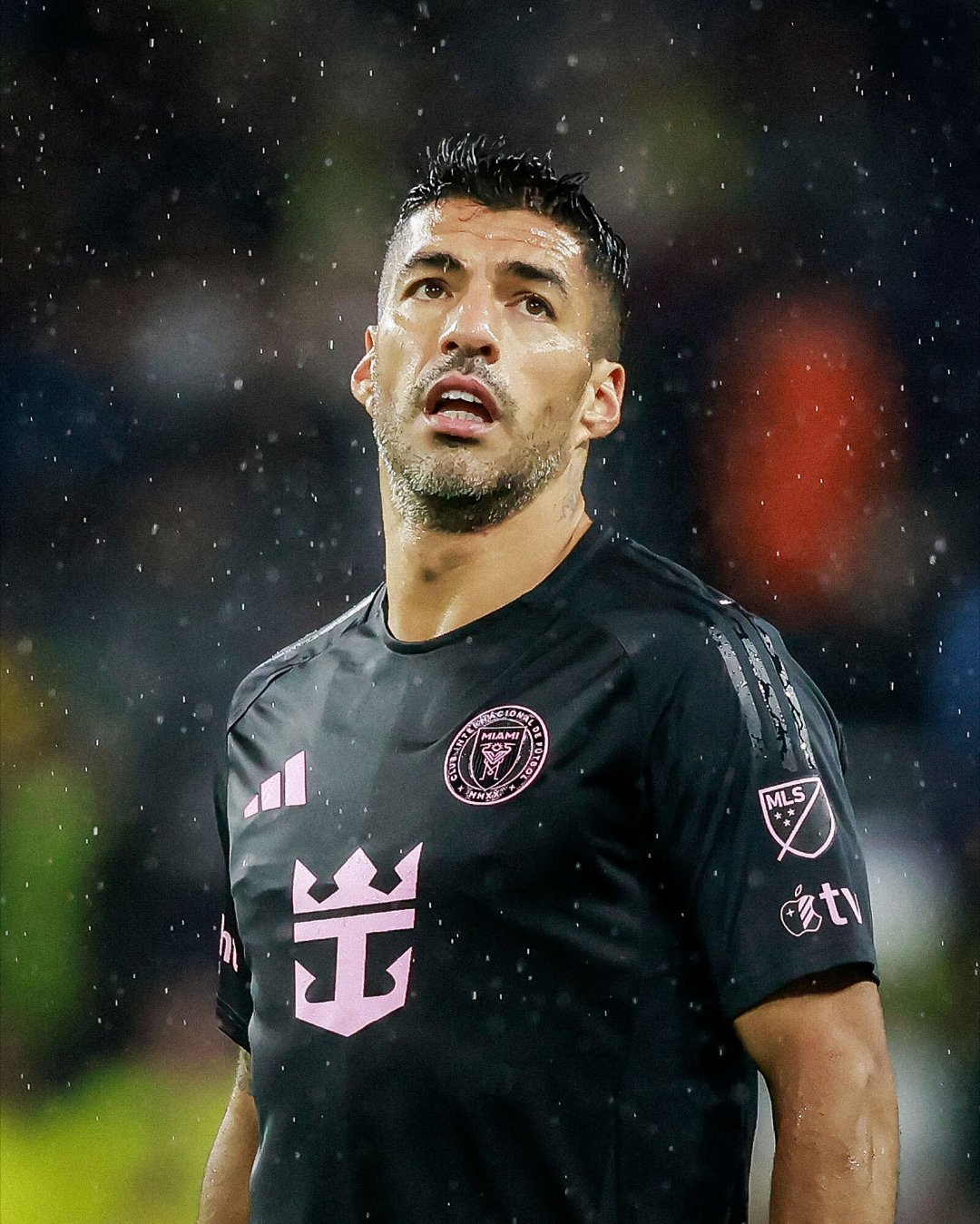 德甲争冠战之夜，苏亚雷斯高光表现